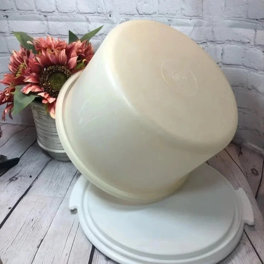 Tupperware 10